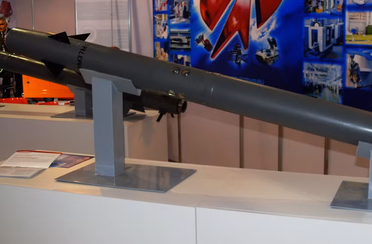 Tên lửa 9M37 đạt tầm bắn từ 500 đến 5.00m, độ cao bắn hạ từ 10m tới 3,5km.