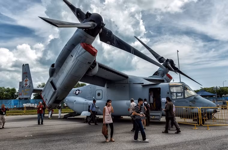 Máy bay vận tải độc đáo MV-22 Osprey của hãng Boeing Mỹ xuất hiện ở triển lãm hàng không Singapore
