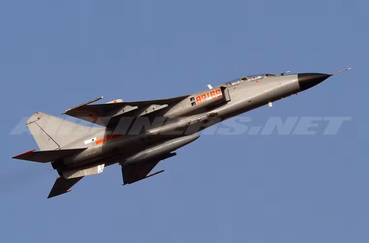 Dù vậy, các nhà phân tích phương Tây cho rằng JH-7 vẫn chịu ảnh hưởng ít nhiều từ mẫu F-111 Mỹ, nhưng không quá rõ ràng.