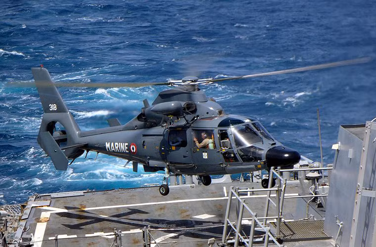 Trực thăng AS565 Panther được thiết kế cho nhiệm vụ chiến đấu gồm tác chiến chống ngầm, chống hạm tàu mặt nước, chi viện hỏa lực trên bộ và các nhiệm vụ cứu hộ, cứu nạn, cứu thương... So với mẫu Ka-28 Việt Nam đang sử dụng, AS565 được cho là có hệ thống điện tử hiện đại hớn, khả năng mang vác vũ khí lớn và đa dạng hơn.