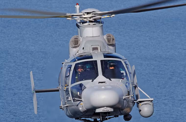 Máy bay được trang bị hai động cơ tuốc bin trục Turbomeca Arriel 2C đáng tin cậy trong cả điều kiện khí nóng ẩm, nhiệt độ cao. Máy bay có thể đạt tốc độ tối đa 287km/h, thời gian hoạt động liên tục 4,1 tiếng, tốc độ leo cao 8,9m/s, tầm bay 700-800km.