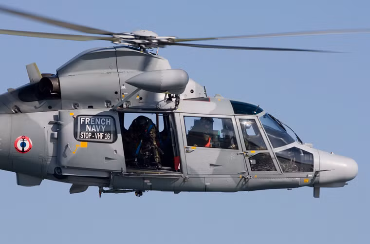 Trực thăng AS565 Panther được thiết kế trên cơ sở khung gầm trực thăng vận tải AS365 Dauphin với việc sử dụng nhiều vật liệu composite hơn đem lại độ bền cao và tín hiệu phản xạ sóng radar thấp.