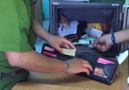 Cong an no 6 phat sung tren dai lo bat trom ket sat-Hinh-2