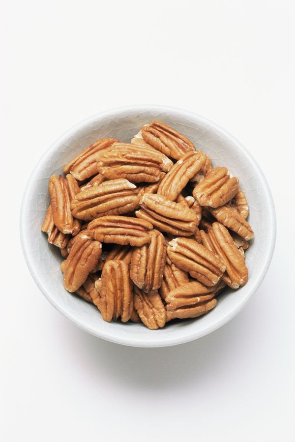 So với phần lớn các loại hạt khác, hồ đào chứa nhiều chất béo và calo hơn. Nhưng nếu ăn một cách điều độ, hạt hồ đào cũng có giá trị dinh dưỡng như các loại hạt khác; cùng với các lợi ích sức khỏe đặc trưng như: giàu beta-sitosterol, loại dưỡng chất giúp tăng sức khỏe tiền liệt tuyến, giảm nguy cơ các triệu chứng ở tiền liệt tuyến và đường tiết niệu ở đàn ông cao tuổi.