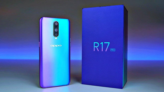 Oppo R17 Pro chính hãng cũng được điều chỉnh giá. Theo đó, model này đang được giảm 3 triệu đồng, còn 14 triệu đồng. Chương trình áp dụng tại các hệ thống lớn. Model này sở hữu camera selfie có độ phân giải 25 MP, màn hình 6,4 inch, chip Snapdragon 710, pin 3.700 mAh, tích hợp sạc nhanh Super VOOC.