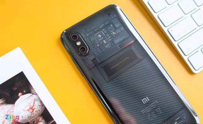 Xiaomi Mi 8 Pro chính hãng giảm 3 triệu đồng, còn 12 triệu đồng. Chương trình áp dụng tại một hệ thống lớn. Máy được trang bị cấu hình mạnh mẽ với chip Snapdragon 845, RAM 8 GB và bộ nhớ trong 128 GB. Model này có màn hình 6,2 inch, Full HD. Camera kép của Mi 8 Pro sở hữu độ phân giải 12 MP, trong khi camera selfie là 20 MP.
