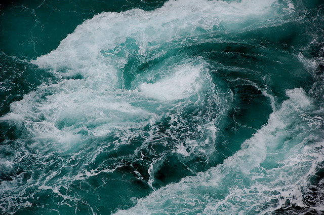 Xoáy nước tử thần Maelstroms, là xoáy nước rất mạnh mẽ xảy ra ở mọi vùng biển và đại dương. Chúng thường được tạo ra bởi các đợt thủy triều mạnh và có thể đạt tốc độ lên đến 40 km/h