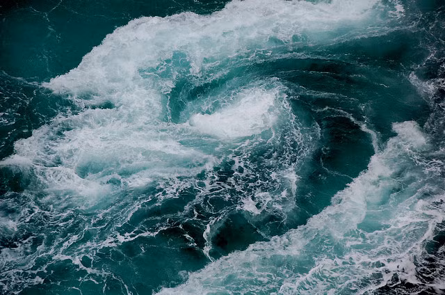 Xoáy nước tử thần Maelstroms, là xoáy nước rất mạnh mẽ xảy ra ở mọi vùng biển và đại dương. Chúng thường được tạo ra bởi các đợt thủy triều mạnh và có thể đạt tốc độ lên đến 40 km/h