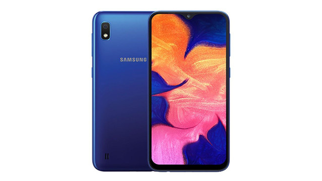5. Galaxy A10 Giá bán: 3,09 triệu đồng Đây là chiếc smartphone có giá bán thấp nhất trong dòng Galaxy A năm nay của Samsung. Thiết bị có thiết kế mặt trước giống hệt như “người anh em” Galaxy A20. Tuy nhiên, mặt sau máy chỉ có camera sau đơn 13MP và nhìn kém sang hơn một chút. Bù lại, điện thoại được tích hợp phần cứng vô cùng hợp lý cho mức giá: màn hình 6,2 inch; chip xử lý Exynos 7884, RAM 2GB, bộ nhớ trong 32GB; camera selfie 5MP và pin 3400 mAh.