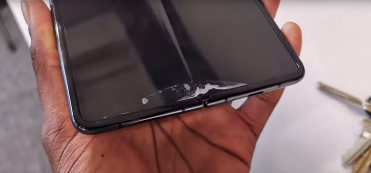Vì sao Samsung phải hủy bán Galaxy Fold trên toàn cầu? - Hình 5 Vi sao Samsung phai huy ban Galaxy Fold tren toan cau?-Hinh-5