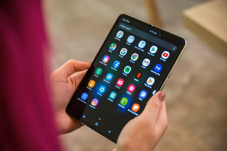 Vì sao Samsung phải hủy bán Galaxy Fold trên toàn cầu? - Hình 4 Vi sao Samsung phai huy ban Galaxy Fold tren toan cau?-Hinh-4