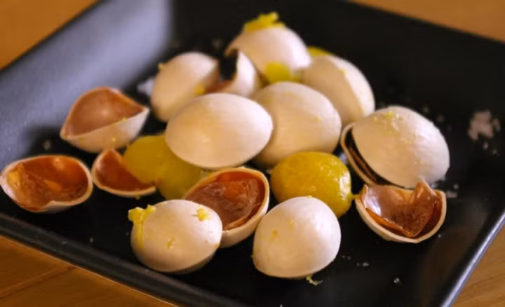 Bạch quả là một trong những loài cây sống lâu đời nhất, nó đã được sử dụng trong nhiều thế kỷ như là một loại thuốc thảo dược để tăng cường trí nhớ. Ngoài ra, bạch quả được biết là có tác dụng chống oxy hoá và có thể giúp máu lưu thông qua tĩnh mạch, động mạch và mao mạch. Một số nghiên cứu cho thấy chất chiết xuất lá bạch quả có thể cải thiện việc tư duy và trí nhớ.