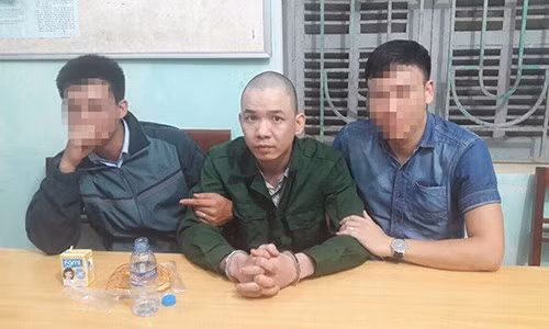 Hai tu tu vuot nguc trai T16: Tho "sut" khoa nao cung mo duoc