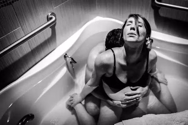 Xuc dong hinh anh nhung ong chong cung vo 'vuot can'-Hinh-3