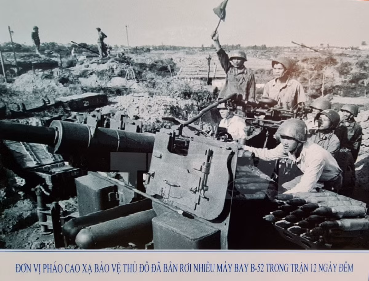 Đơn vị pháo cao xạ bảo vệ Thủ đô bắn rơi nhiều máy bay B-52. Mỗi khu phố nội thành có một đại đội pháo cao xạ, được huấn luyện kỹ chiến thuật đón đánh máy bay địch. Một “vòng cung lửa” đã giăng khép kín cả về tầm cao và phạm vi rộng lớn.