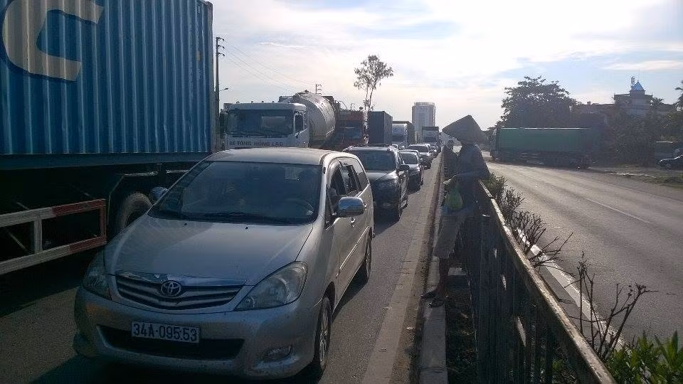 Bó mẹ chét thảm vì TNGT khi di tham con bị bẹnh lao-Hinh-3