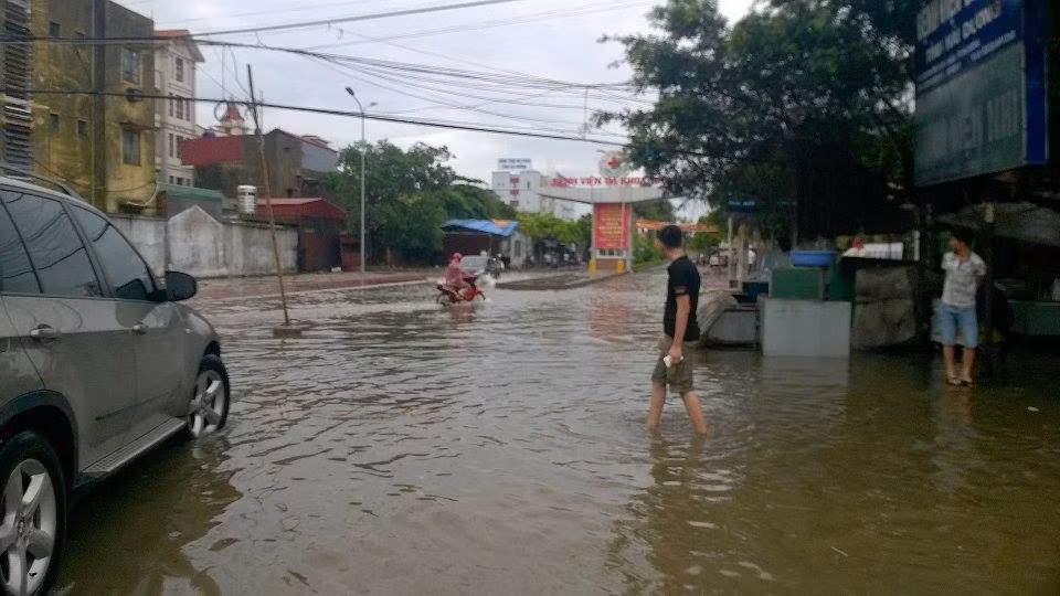 Đường dẫn vào Bệnh viện đa khoa tỉnh Hải Dương mênh mông.