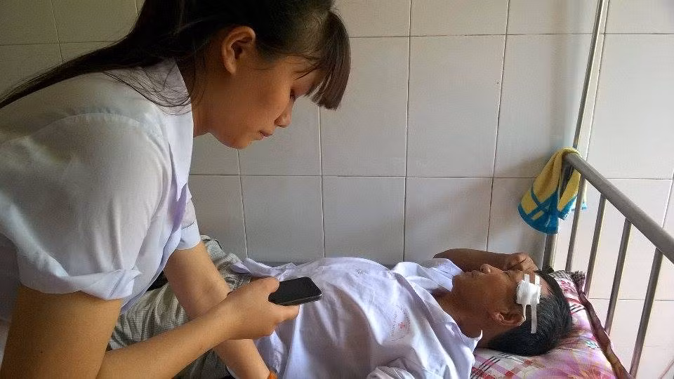 Ong lao 65 bi 50 con do hanh hung vi... vo cua con trai?-Hinh-2