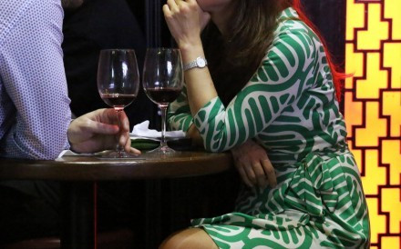 Các chuyên gia về xã hội học cảnh báo việc nam - nữ kết hôn muộn kéo theo nhiều tác động tiêu cực. Ảnh minh họa: SCMP