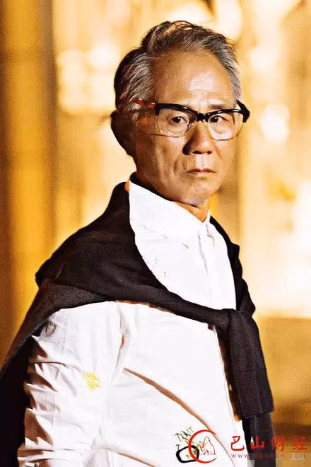 Ngay sau khi những bức ảnh về Vương Chu Tùng được chia sẻ trên mạng, giới trẻ nước này vô cùng ủng hộ và đề nghị mọi người già ở Trung Quốc nên học tập ông.