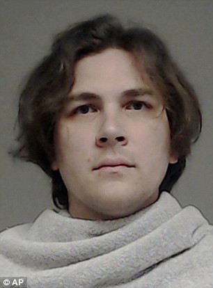 Michael khai rằng anh lái xe ô tô đưa 2 con tới nhà trẻ. Sau đó, anh lái xe về nhà nhưng lại bỏ quên con gái út 6 tháng tuổi trên xe. Anh vào nhà ngủ tới 13h chiều. Khi tỉnh dậy, anh giật mình nhớ ra con gái đang ở trong xe. Lúc quay lại tìm con, bé gái đã bất tỉnh. Trong lúc hoảng loạn, anh đặt con vào tủ lạnh để sơ cứu sau đó mới gọi 911. Cô bé đã tử vong trước đó.