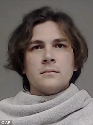 Michael khai rằng anh lái xe ô tô đưa 2 con tới nhà trẻ. Sau đó, anh lái xe về nhà nhưng lại bỏ quên con gái út 6 tháng tuổi trên xe. Anh vào nhà ngủ tới 13h chiều. Khi tỉnh dậy, anh giật mình nhớ ra con gái đang ở trong xe. Lúc quay lại tìm con, bé gái đã bất tỉnh. Trong lúc hoảng loạn, anh đặt con vào tủ lạnh để sơ cứu sau đó mới gọi 911. Cô bé đã tử vong trước đó.