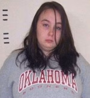 Misty VanHorn, một bà mẹ 22 tuổi đã có 2 con ở Sallisaw, Oklahoma, đã bị bắt giữ hôm 9/3 với tội danh buôn bán trẻ em trên Facebook. VanHorn đã rao bán 2 đứa con, một bé 10 tháng tuổi và một bé 2 tuổi với giá 4.000 đô la Australia