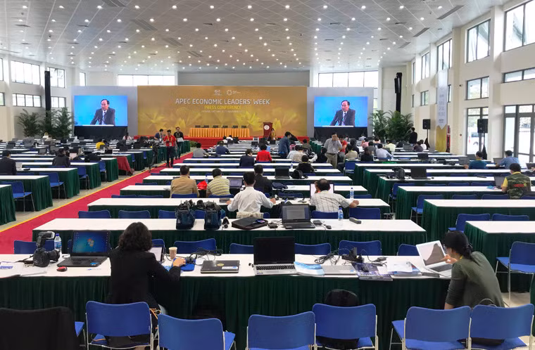 Phòng họp báo chính cũng là nơi làm việc chung của các PV. Nơi đây, Chủ tịch nước Trần Đại Quang sẽ chủ trì buổi họp báo sau khi APEC 2017 kết thúc.