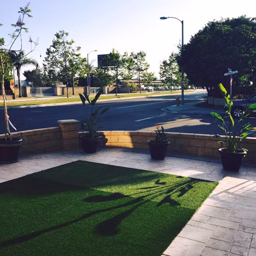 Khoảng sân trước biệt thự của Ngọc Quyên.