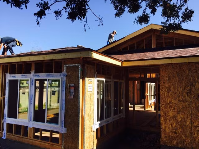 Tháng 4, năm 2015, ngôi nhà gỗ rộng 400m2 của ca sĩ Bằng Kiều ở Mỹ cũng hoàn thành hình sau 3 tháng thi công.