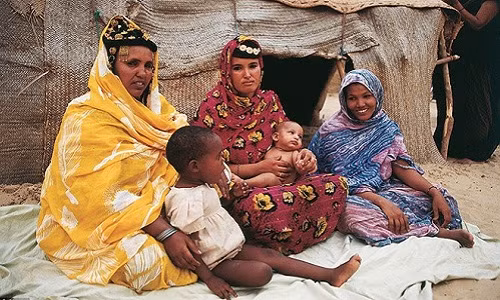 Khi một cuộc hôn nhân của người Tuareg đổ vỡ, người phụ nữ có quyền nuôi con, giữ mọi tài sản từ vật nuôi tới nhà cửa. 