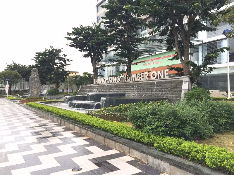 Cảnh quan bên ngoài của tòa cao ốc cao cấp Thăng Long Number one.