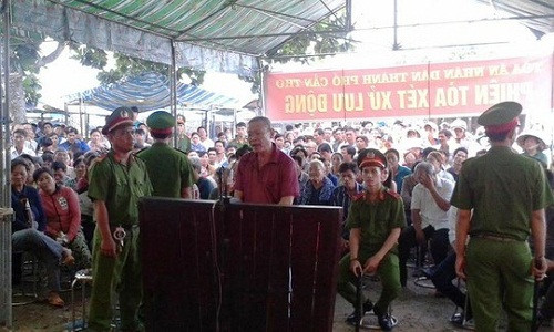 Moi hat karaoke khong duoc, dam chét bạn