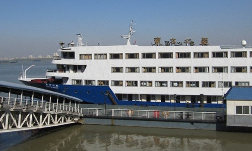 Chiếc tàu dài 76,5m, rộng 11m, cao 3,1m (4 tầng) và có khả năng chở 534 người, được đăng ký lần đầu ngày 30/10/1981.