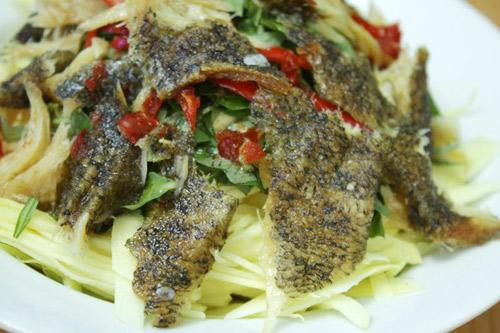 Để khô cá sặc bổi đạt yêu cầu, người dân chỉ phơi nhiều nhất là hai nắng, không được kéo dài làm mất đi vị thơm ngon của cá. Ở miền Tây nhiều khu nuôi cá phất lên nhờ loài cá này.