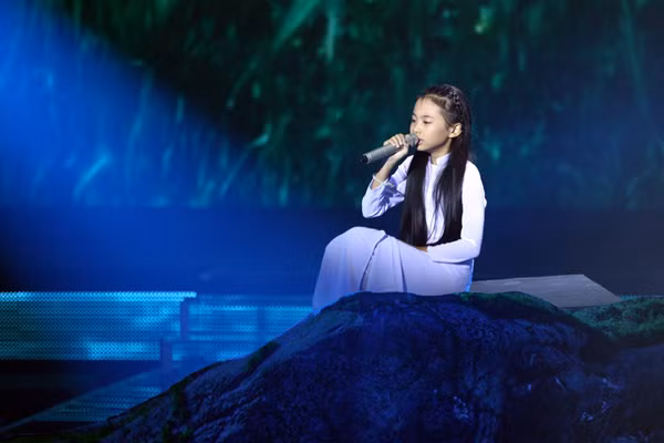 Đề tài thu nhập của ca sĩ nhí này từng được rất nhiều trang báo "mổ xẻ". Trong đó, nhiều thông tin cho rằng cát xê của Phương Mỹ Chi trên 20 triệu đồng, “bèo” nhất cũng là 10 triệu đồng/show.