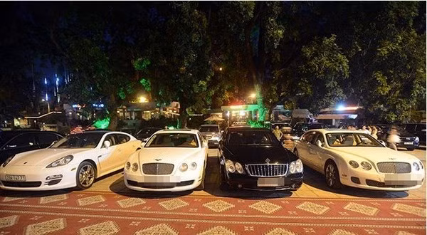 Đám cưới của đại gia này được ghi nhận là một trong những đám cưới có độ đầu tư hoành tráng nhất showbiz Việt 1-2 năm gần đây.