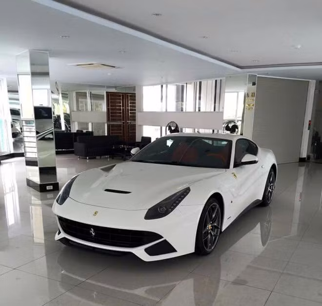 Sieu xe tien ty don dap ve Viet Nam thang 6-Hinh-3