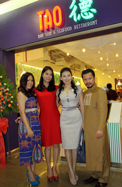 Diễn viên Trương Ngọc ánh cũng thể hiện tài năng kinh doanh của mình khi cô mở nhà hàng "Tao" tại TP HCM.