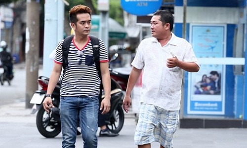 Hùng Thuận chia sẻ, anh không ngờ gặp lại người bạn thân một thời ở hoàn cảnh thế này. Trong khả năng cho phép, anh sẽ cố gắng kêu gọi đồng nghiệp, khán giả chung tay giúp "thằng Cò", trước tiên chữa lành vết thương, sau đó góp một số vốn nhỏ để có thể làm một công việc đỡ vất vả hơn trước.