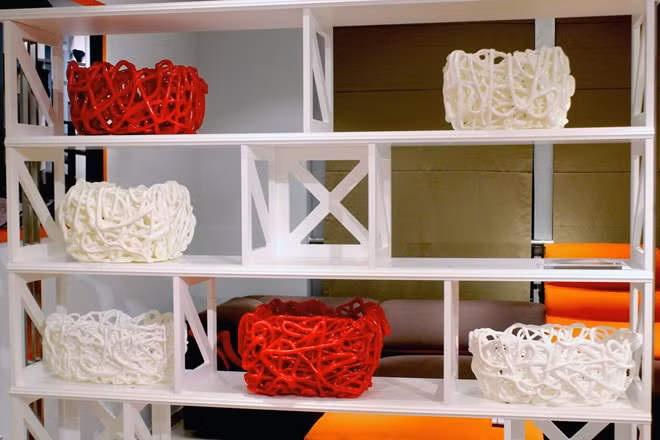 Những chiếc rổ độc đáo với màu sắc bắt mắt.