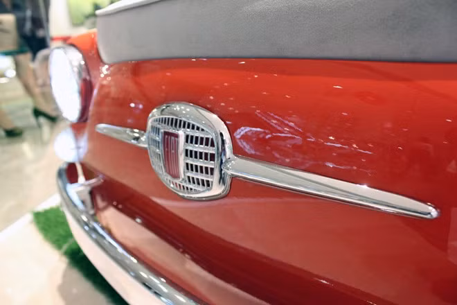 Quản lý khu trưng bày cho biết, dòng sản phẩm này là sự kết hợp giữa hãng xe của Italy và một nhà thiết kế nội thất.