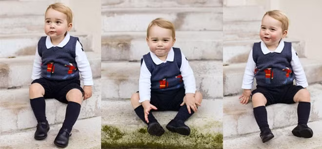 Thời trang mùa Noel dễ thương của hoàng tử bé. George mặc áo hiệu Cath Kidston và đi giày Amaia.