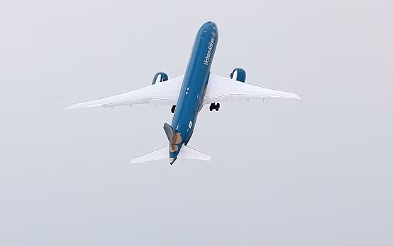 Ông Phạm Ngọc Minh, Tổng giám đốc Tổng công ty Hàng không Việt Nam – CTCP cho biết: “Máy bay Boeing 787-9 Dreamliner là phiên bản hoàn thiện mới nhất hiện nay của Boeing". Hình ảnh chiếc Boeing phô diễn khả năng bay lên gần như thẳng đứng ngay sau khi vừa cất cánh.