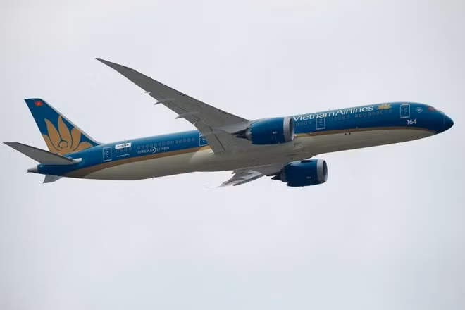 Chiếc Boeing đã có màn trình diễn khá ấn tượng tại Triển lãm Paris Air Show. Vietnam Airlines sẽ đưa vào khai thác máy bay Boeing 787-9 trên đường bay nội địa giữa Hà Nội – Tp. Hồ Chí Minh.