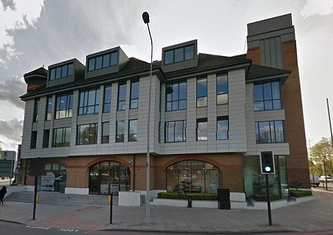 Bám càng may bay trón vé, roi tù tròi xuóng chét thảm