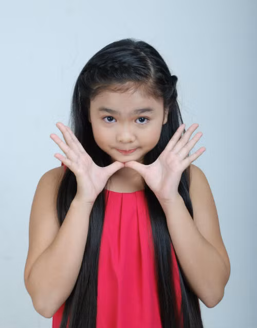 Từ một cô bé học hát qua đĩa DVD, mạng internet, Thiện Nhân trở thành một trong những giọng ca nhí được yêu thích hàng đầu V-biz. Rất nhanh chóng, Thiện Nhân đã cho ra mắt album âm nhạc đầu tay của mình dưới sự giúp đỡ của ca sĩ Cẩm Ly.