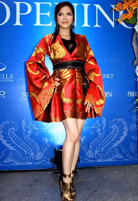 Chiếc váy trị giá hơn 1,5 tỷ của Lý Nhã Kỳ từng dính lùm xùm là hàng nhái.