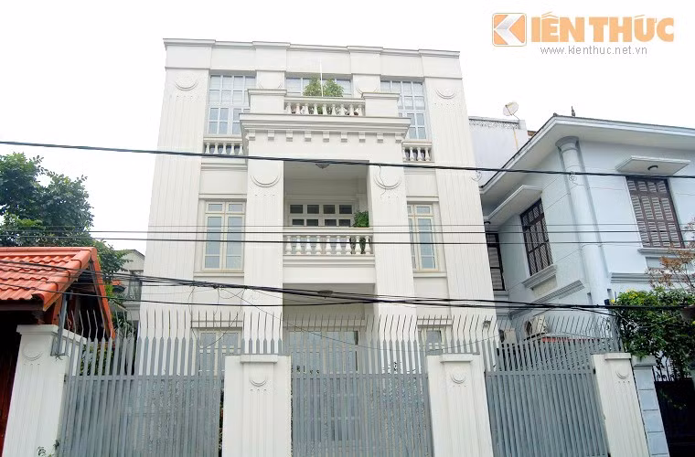 Nằm tại khu "đất vàng", biệt thự Hồ Tây có nhiều điểm độc đáo. Không ít căn biệt thự ở đây là của người nước ngoài hoặc Việt kiều.