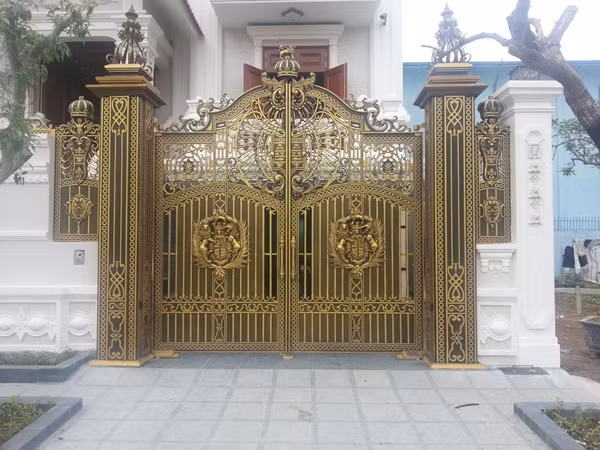 Mot tau cong dong duc dat do cho biet thu nha giau-Hinh-2